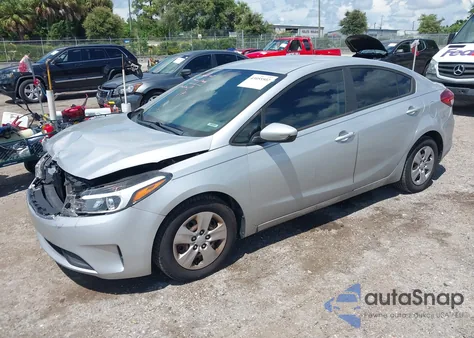 2018 Kia Forte Lx z USA, uszkodzony, nr VIN 3KPFK4A71JE198619